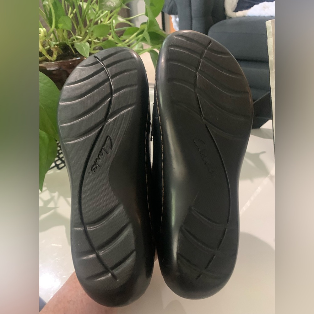 Clarks Collection, Ashland Bubble Loafer black slip ons size 9 Wide - Picture 3 of 7